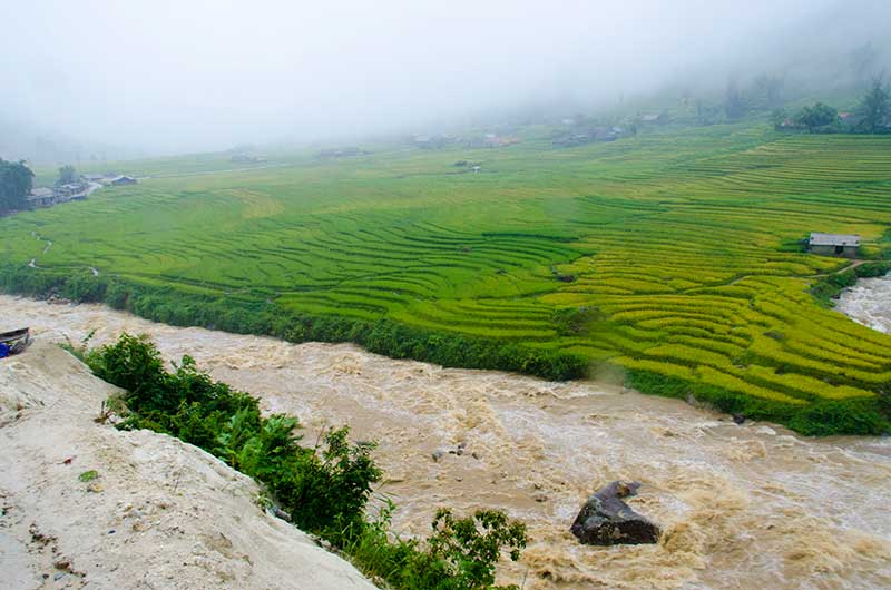 210 - Vietnam - Sapa - paisaje rio revuelto